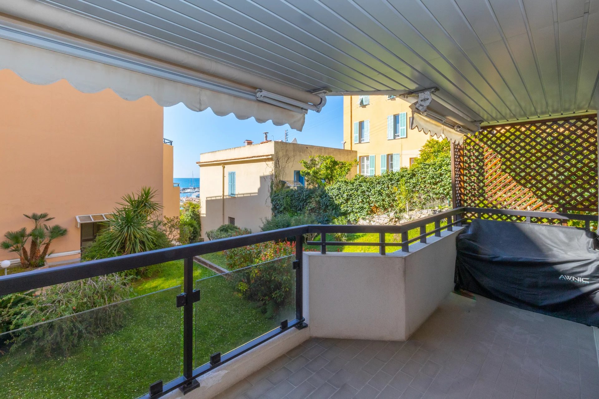 Menton Garavan calme apercue mer