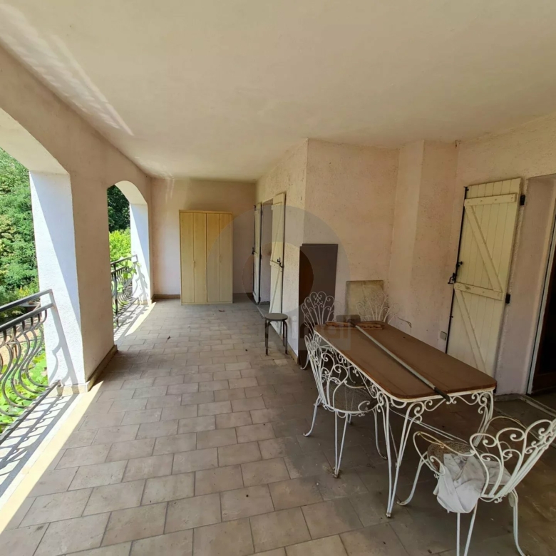 Menton – Cabrolles : Rare! Grande propriété avec magnifique terrain  – Vue dégagée – Accès direct