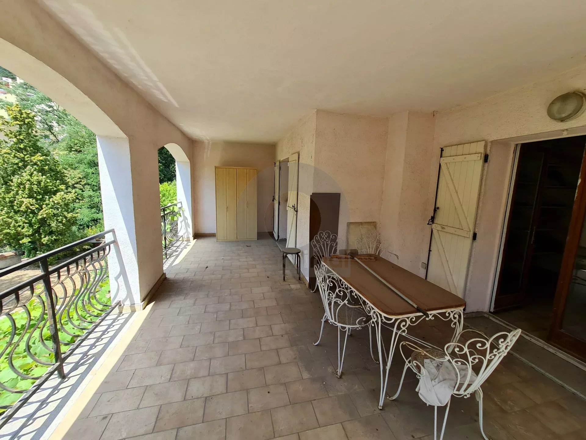 Menton – Cabrolles : Rare! Grande propriété avec magnifique terrain  – Vue dégagée – Accès direct