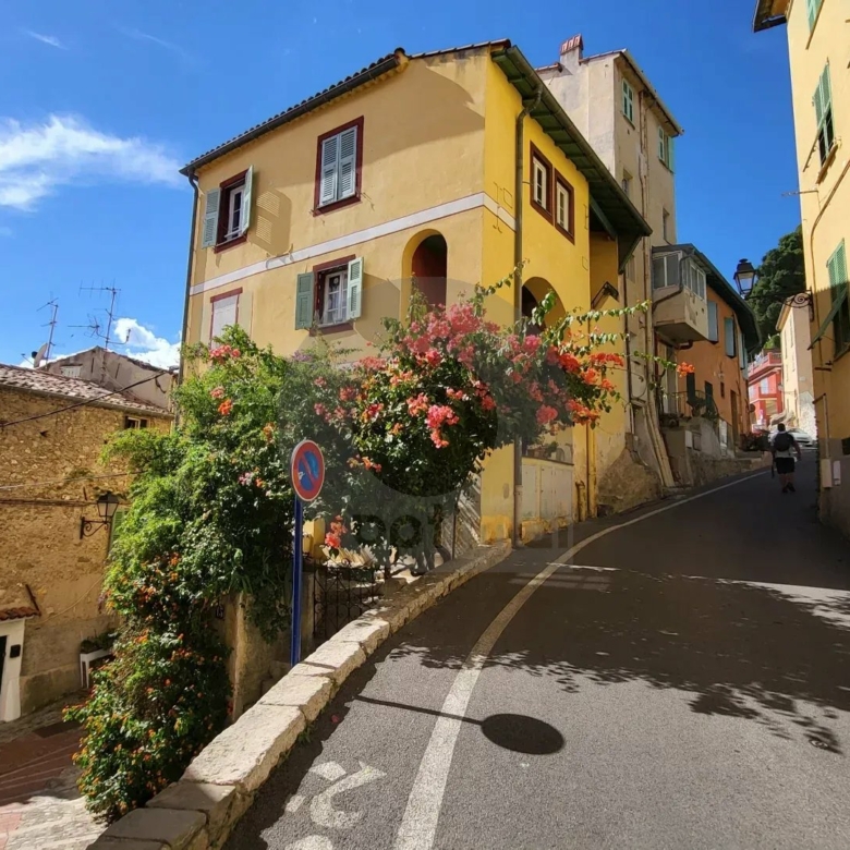 Menton vieille ville – 2 Pièces – Beaucoup de charme