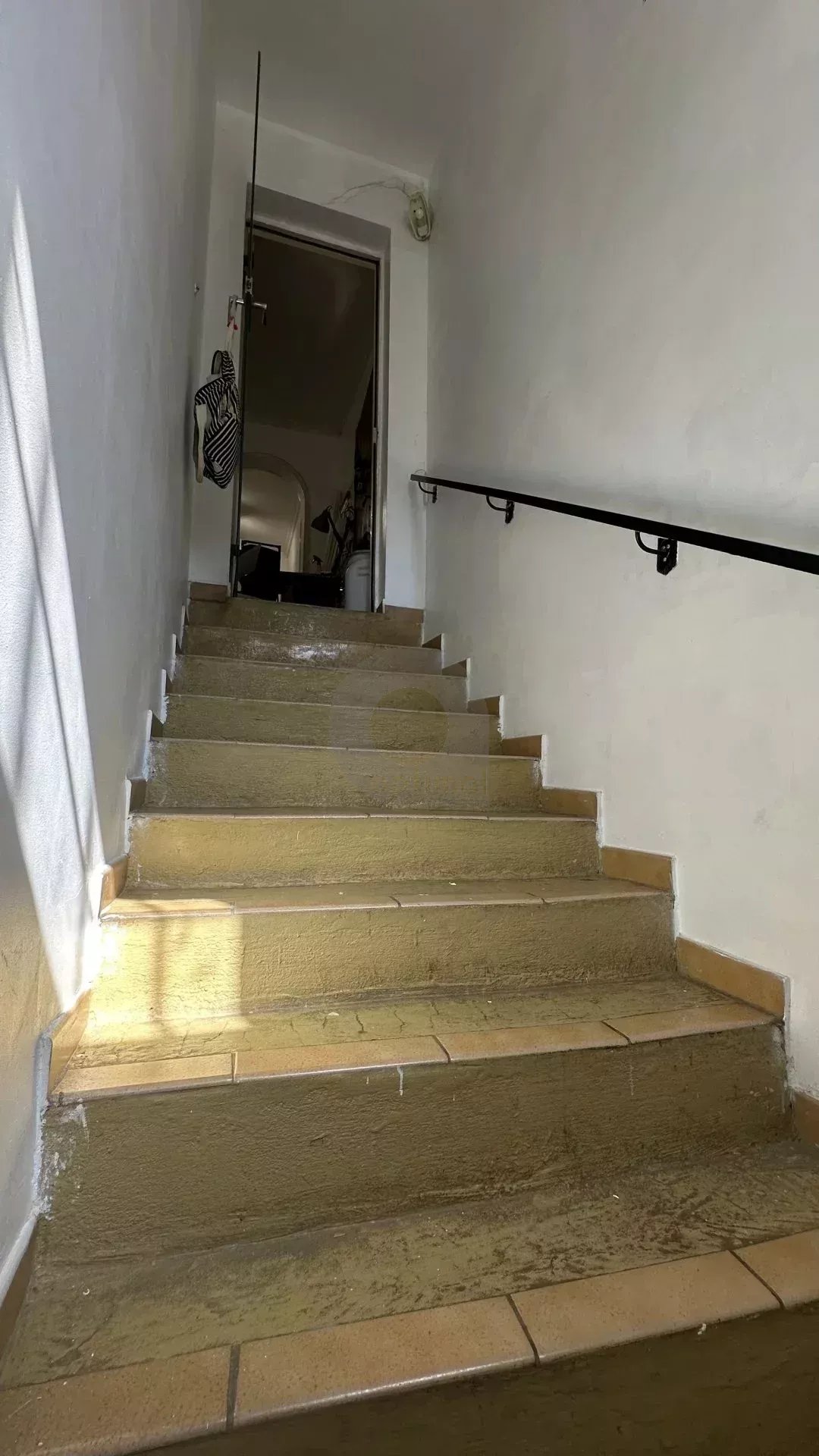 Menton – Cabrolles : Rare! Grande propriété avec magnifique terrain  – Vue dégagée – Accès direct