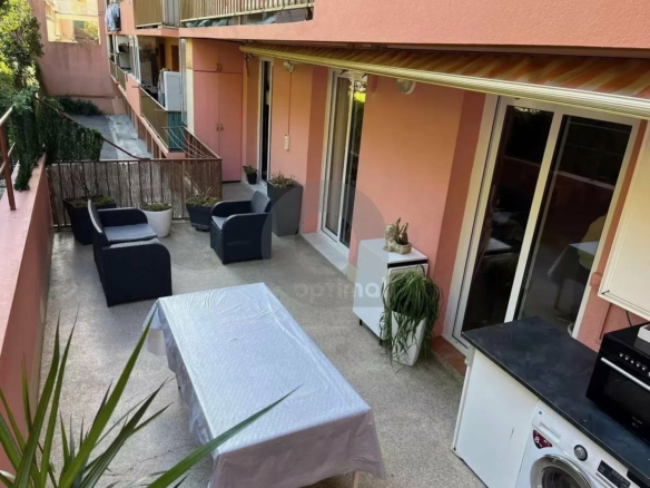 A VENDRE – MENTON CAREÏ – BEAU 3P AVEC CAVE EN BON ETAT TRAVERSANT BALCON TERRASSE ET JARDIN
