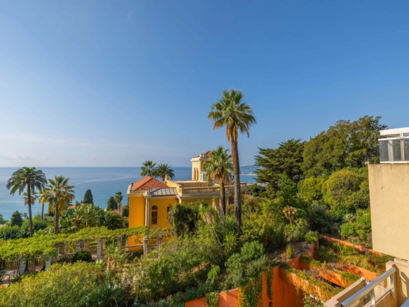 MENTON BOULEVARD DE GARAVAN – GRANDE TERRASSE