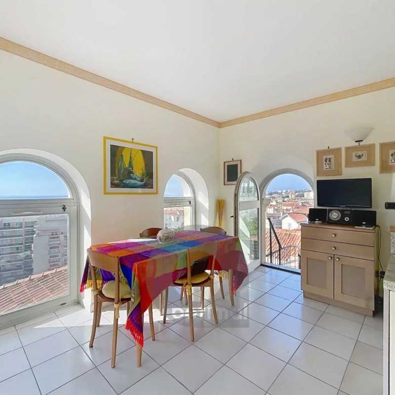 Menton Terres Chaudes – Résidence Bourgeoise – 2/3 pièces en triplex – Parking