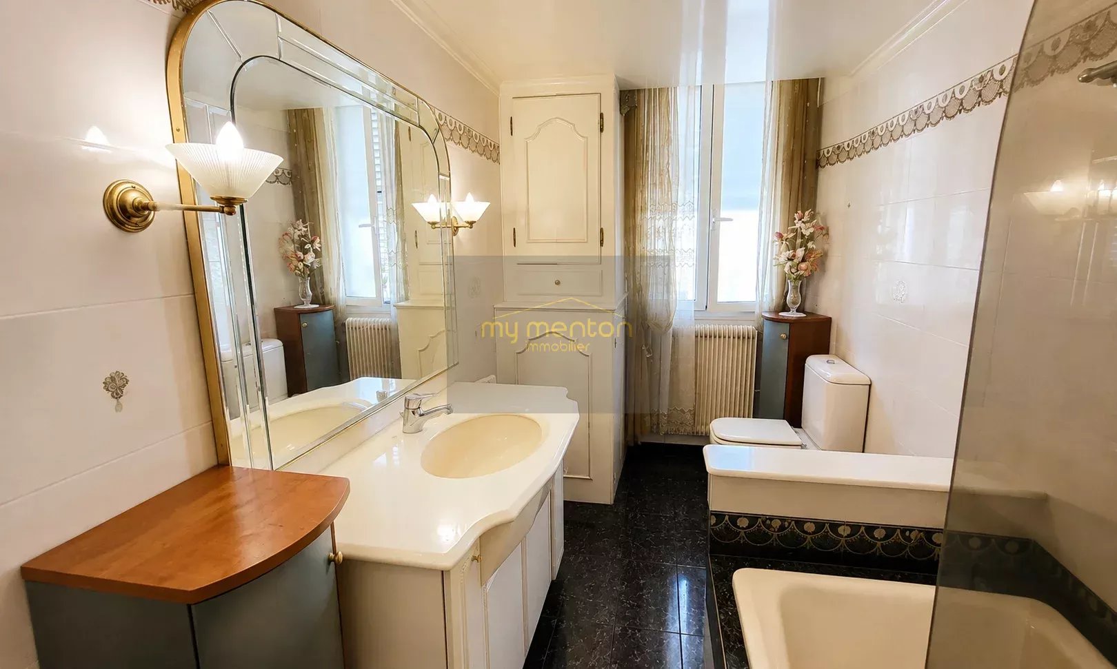 MENTON CENTRE ;  Appartement Bourgeois Front de mer