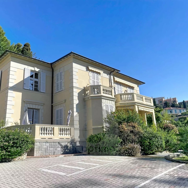Menton Terres Chaudes – Résidence Bourgeoise – 2/3 pièces en triplex – Parking