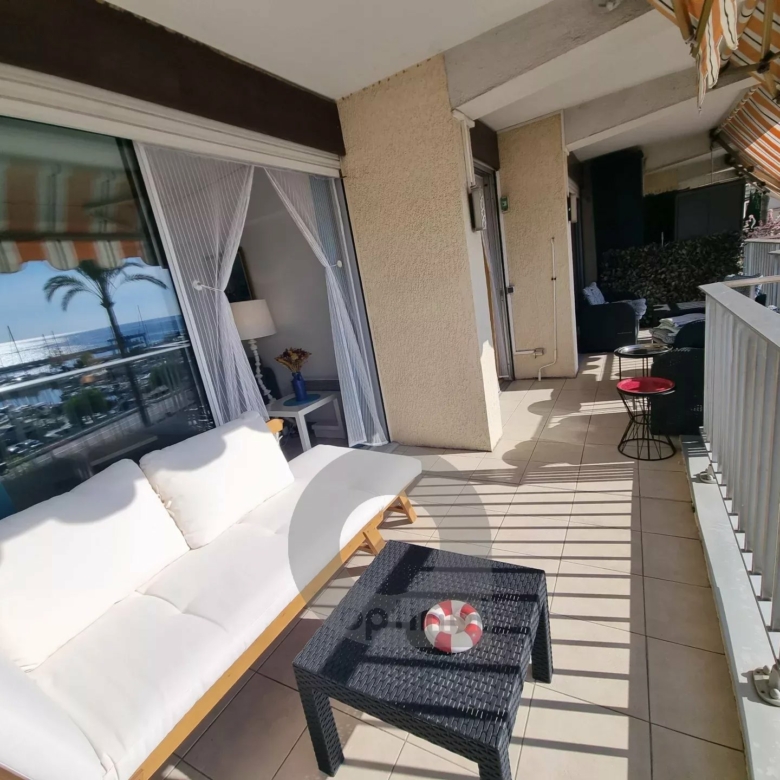 Menton Garavan, 2 p + terrasse + garage front de mer