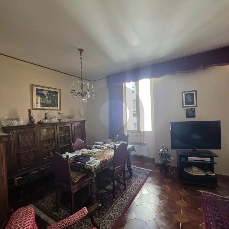GRAND APPARTEMENT TROIS PIECES MENTON GARE ROUTIERE