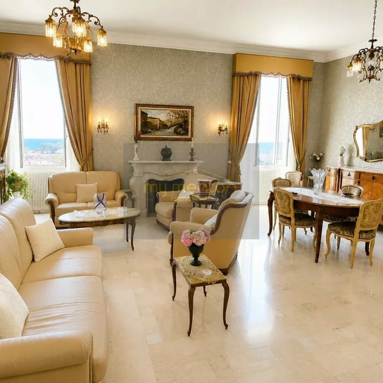 MENTON CENTRE ;  Appartement Bourgeois Front de mer