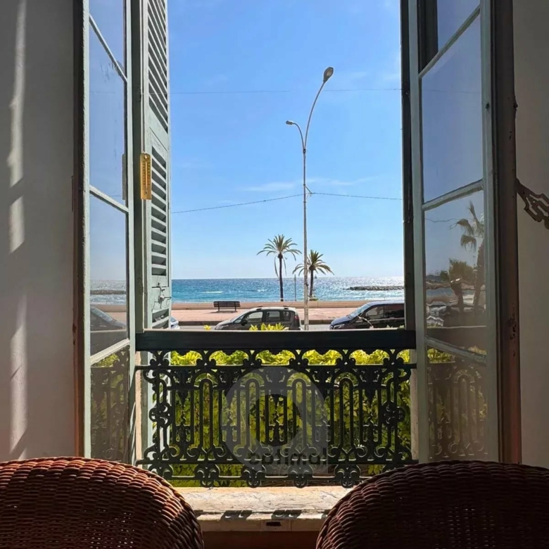 Appartement face à la mer à Menton