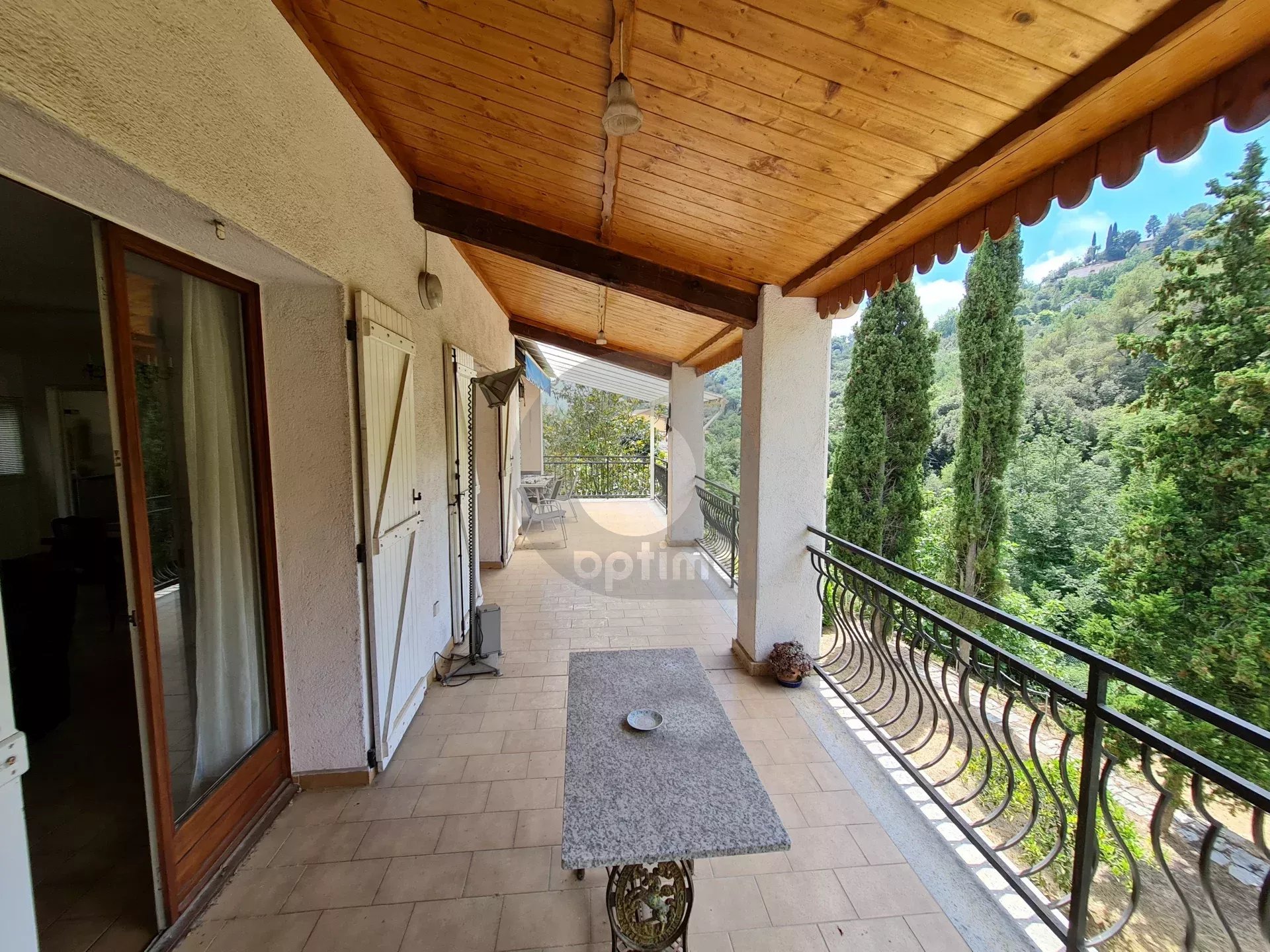 Menton – Cabrolles : Rare! Grande propriété avec magnifique terrain  – Vue dégagée – Accès direct