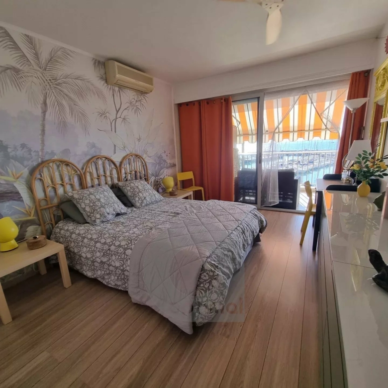 Menton Garavan, 2 p + terrasse + garage front de mer