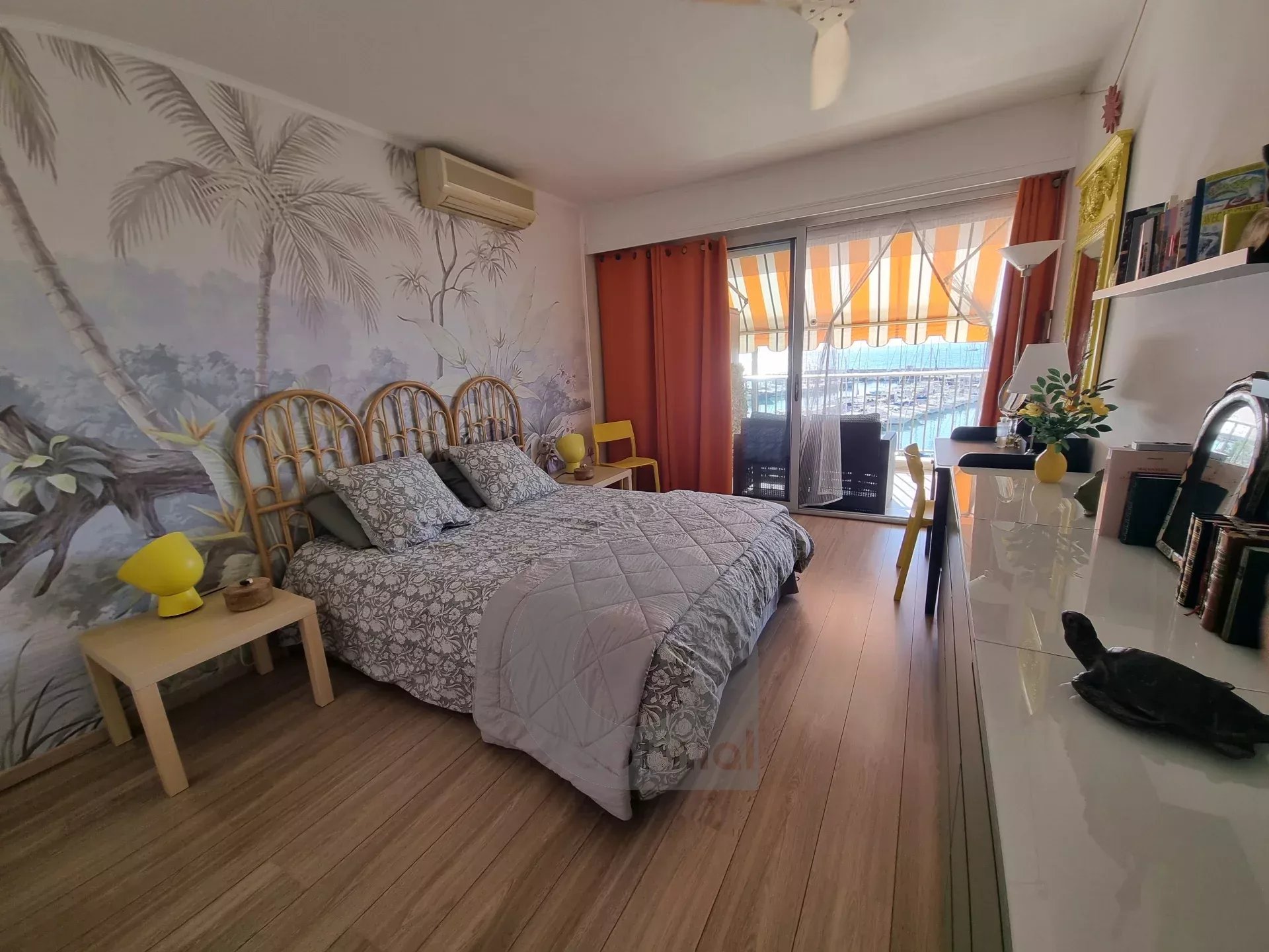Menton Garavan, 2 p + terrasse + garage front de mer