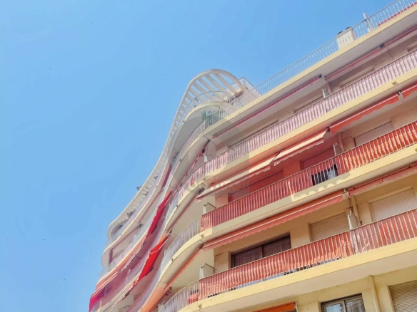 CENTRE VILLE DE MENTON – GARAGE DE 43m²