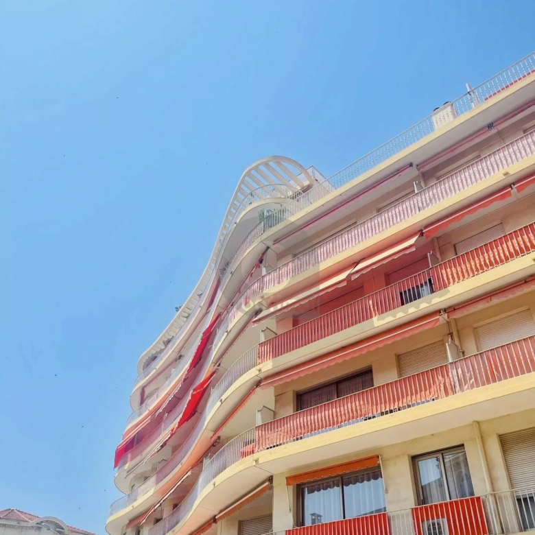 CENTRE VILLE DE MENTON – GARAGE DE 43m²