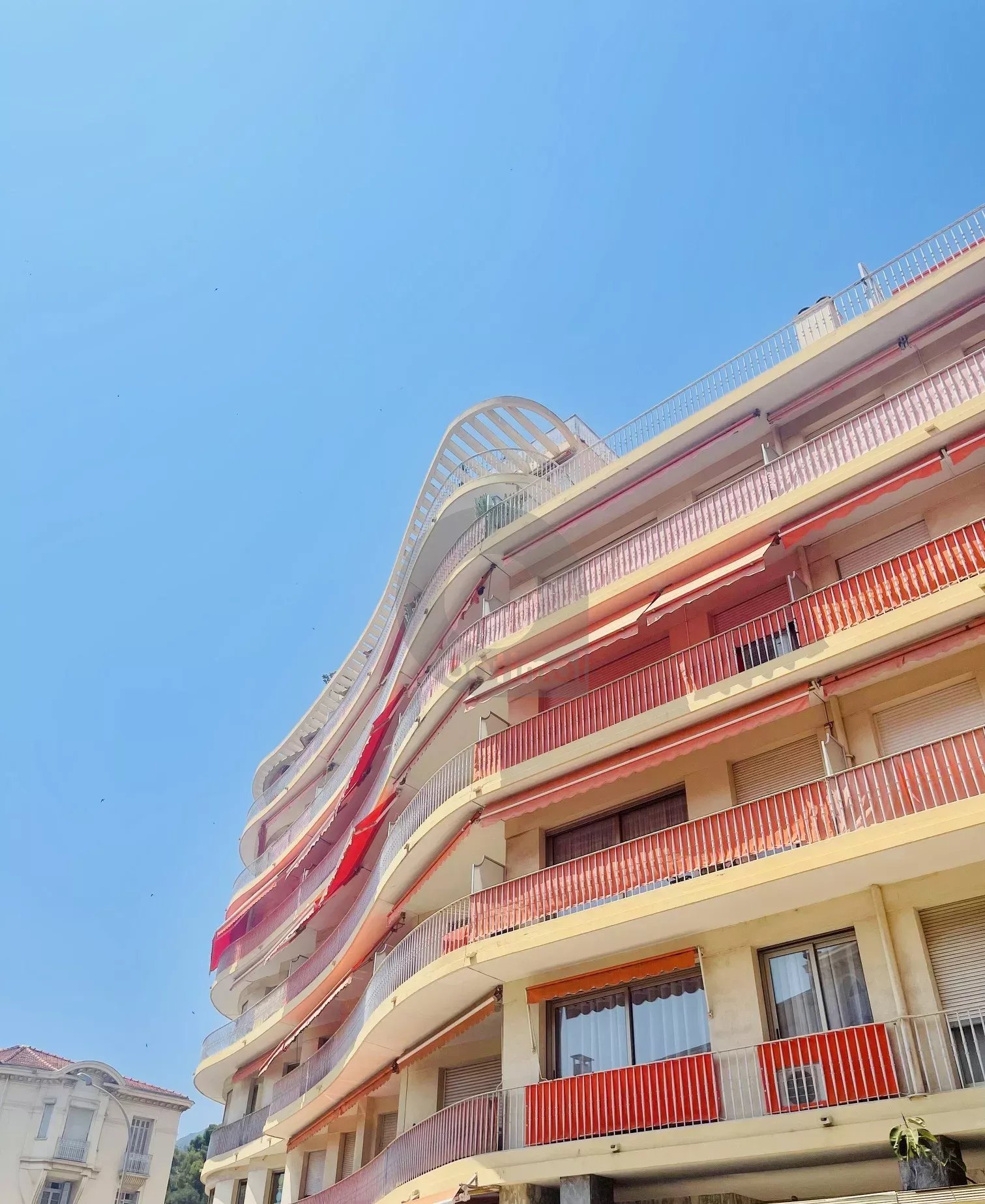 CENTRE VILLE DE MENTON – GARAGE DE 43m²