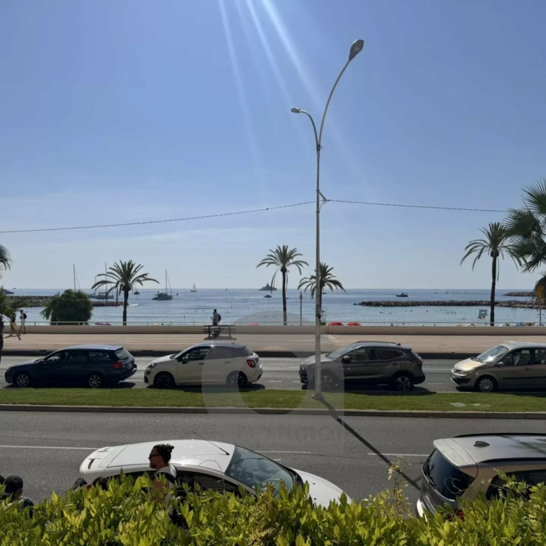 Appartement face à la mer à Menton