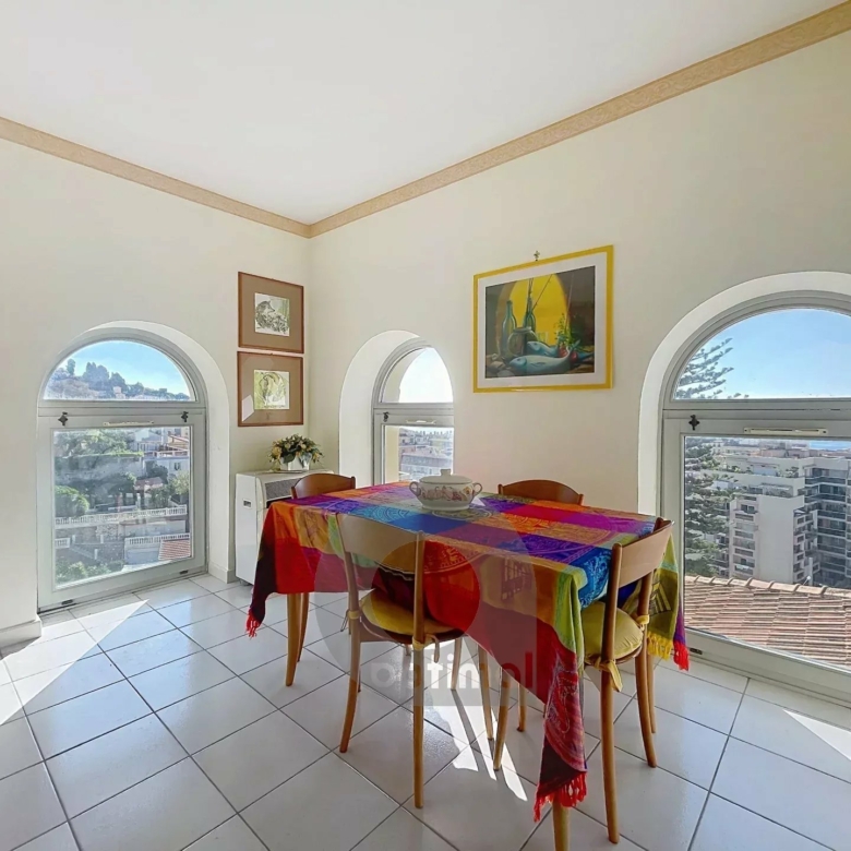 Menton Terres Chaudes – Résidence Bourgeoise – 2/3 pièces en triplex – Parking