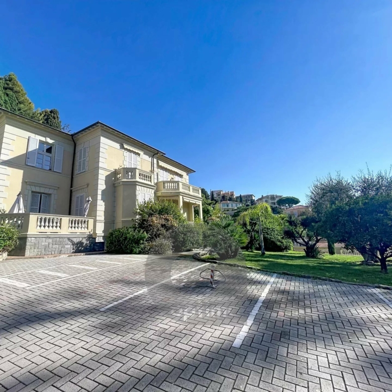 Menton Terres Chaudes – Résidence Bourgeoise – 2/3 pièces en triplex – Parking