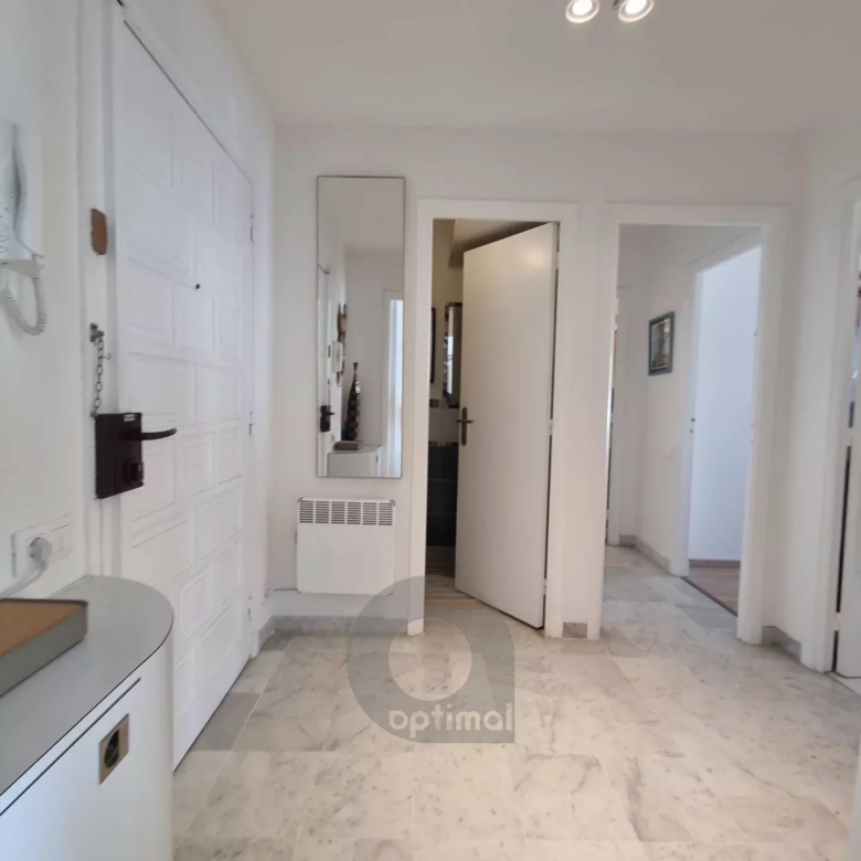 Menton Garavan, 2 p + terrasse + garage front de mer