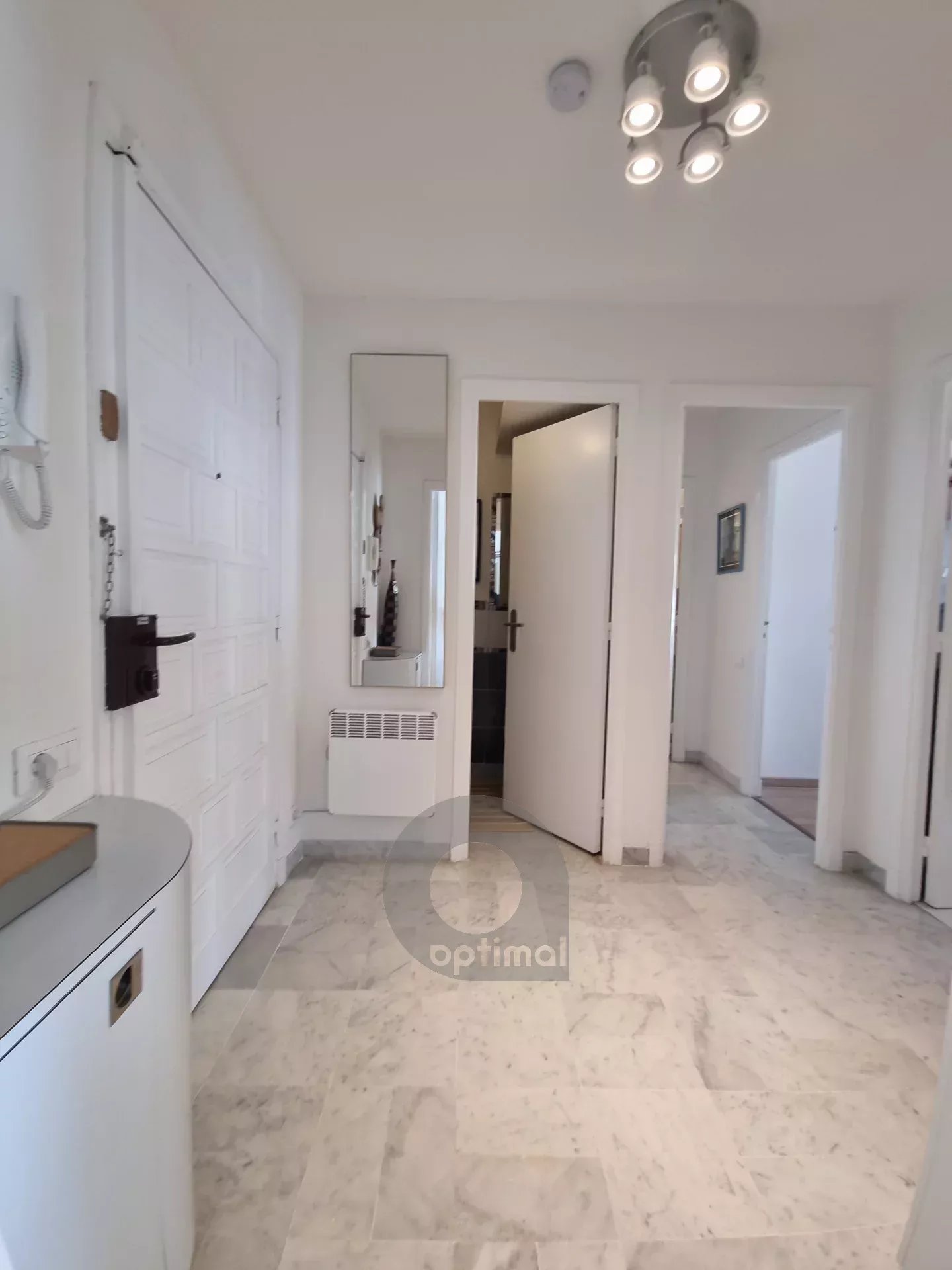 Menton Garavan, 2 p + terrasse + garage front de mer