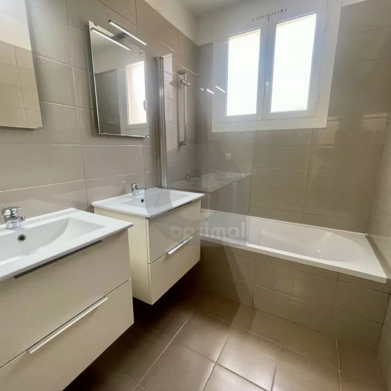 3P 60.43m2 traversant avec cave et parking