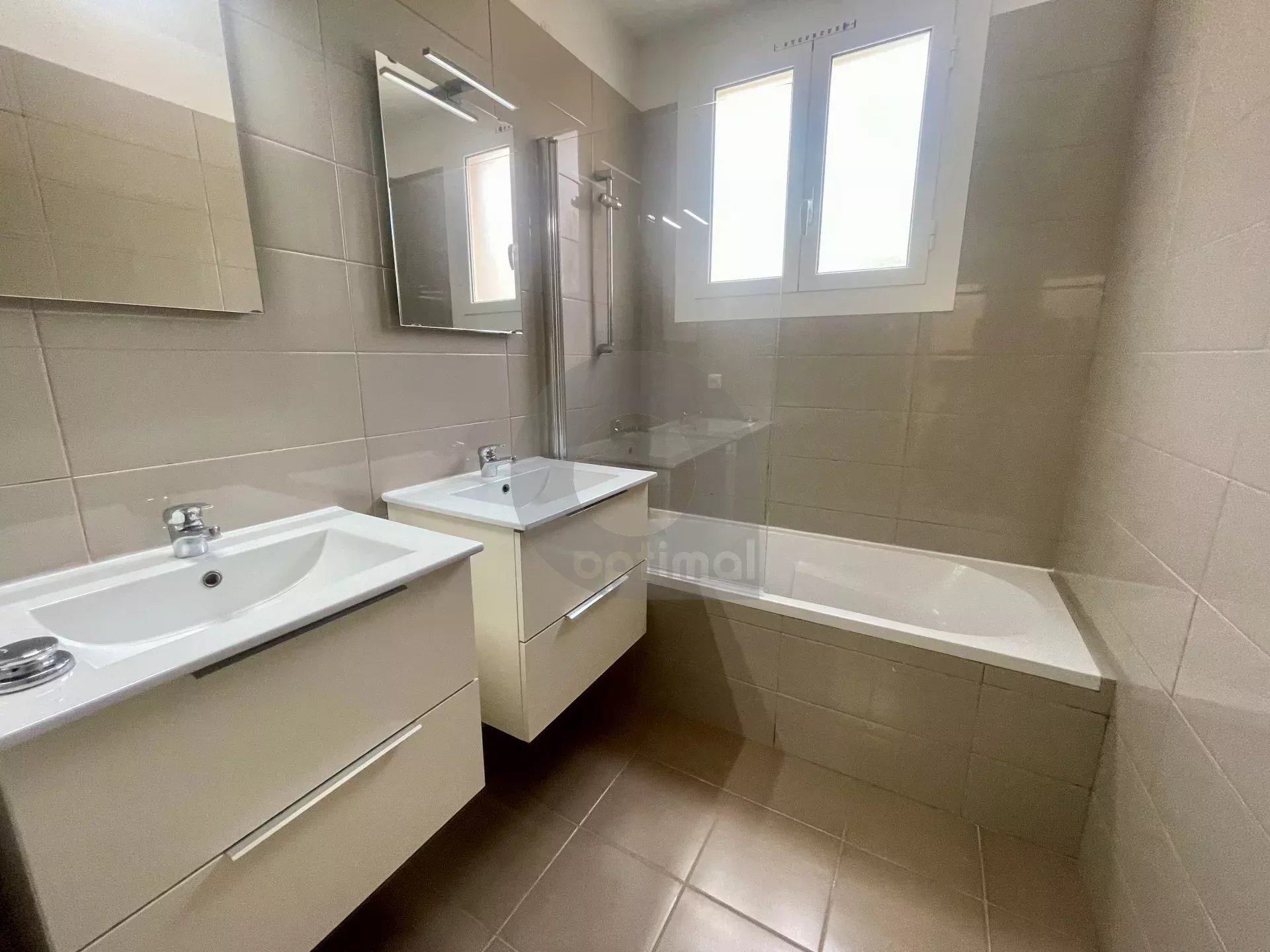 3P 60.43m2 traversant avec cave et parking