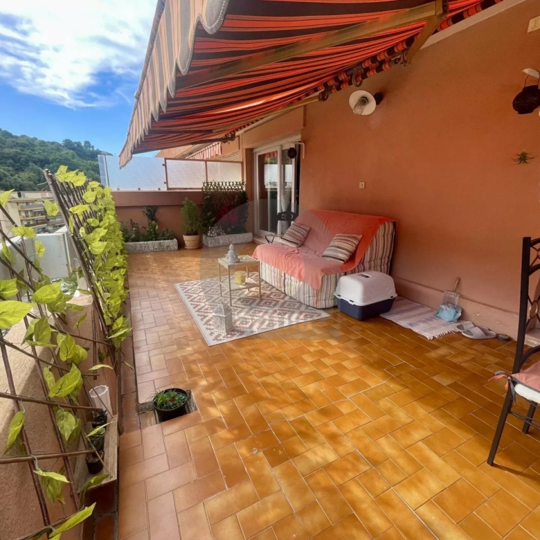 Menton mi-careï Studio 29m² terrasse 23m² cave