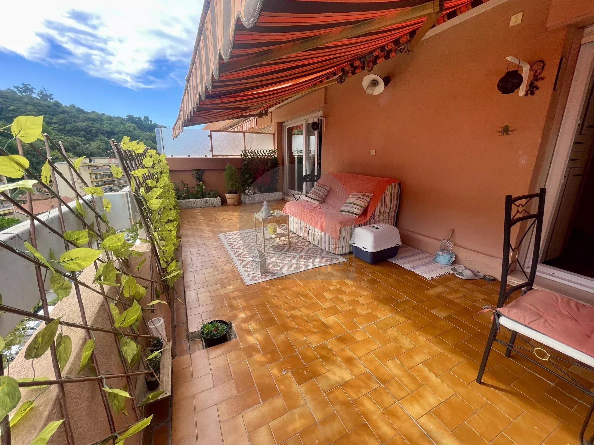 Menton mi-careï Studio 29m² terrasse 23m² cave