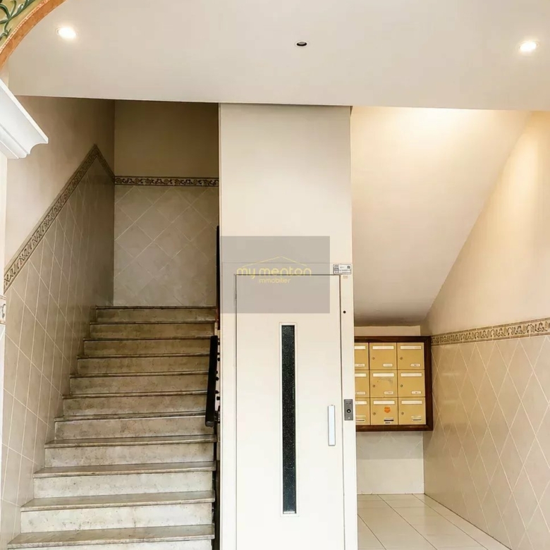 MENTON CENTRE ;  Appartement Bourgeois Front de mer