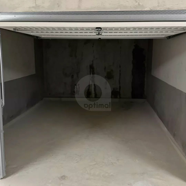 ROQUEBRUNE GARAGE CENTRE VILLE