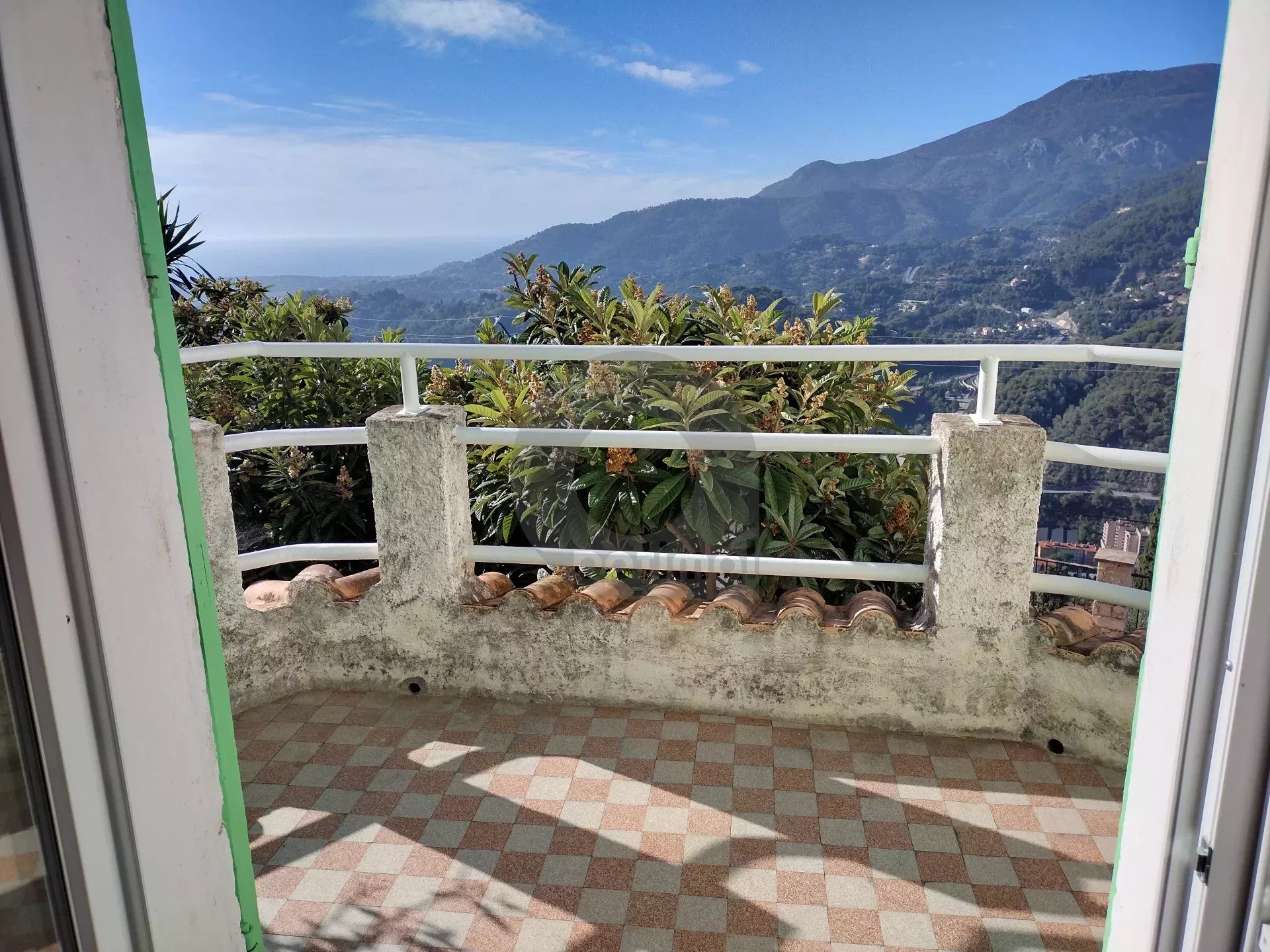 CASTELLAR : A LOUER 3P MEUBLE AVEC JARDIN