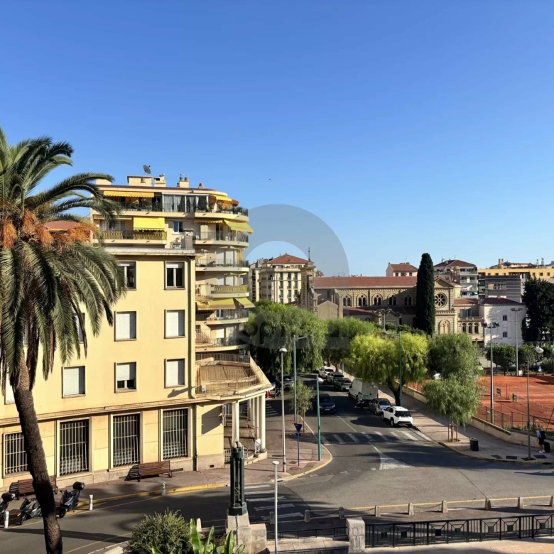 Spacieux 3 pièces plein centre MENTON