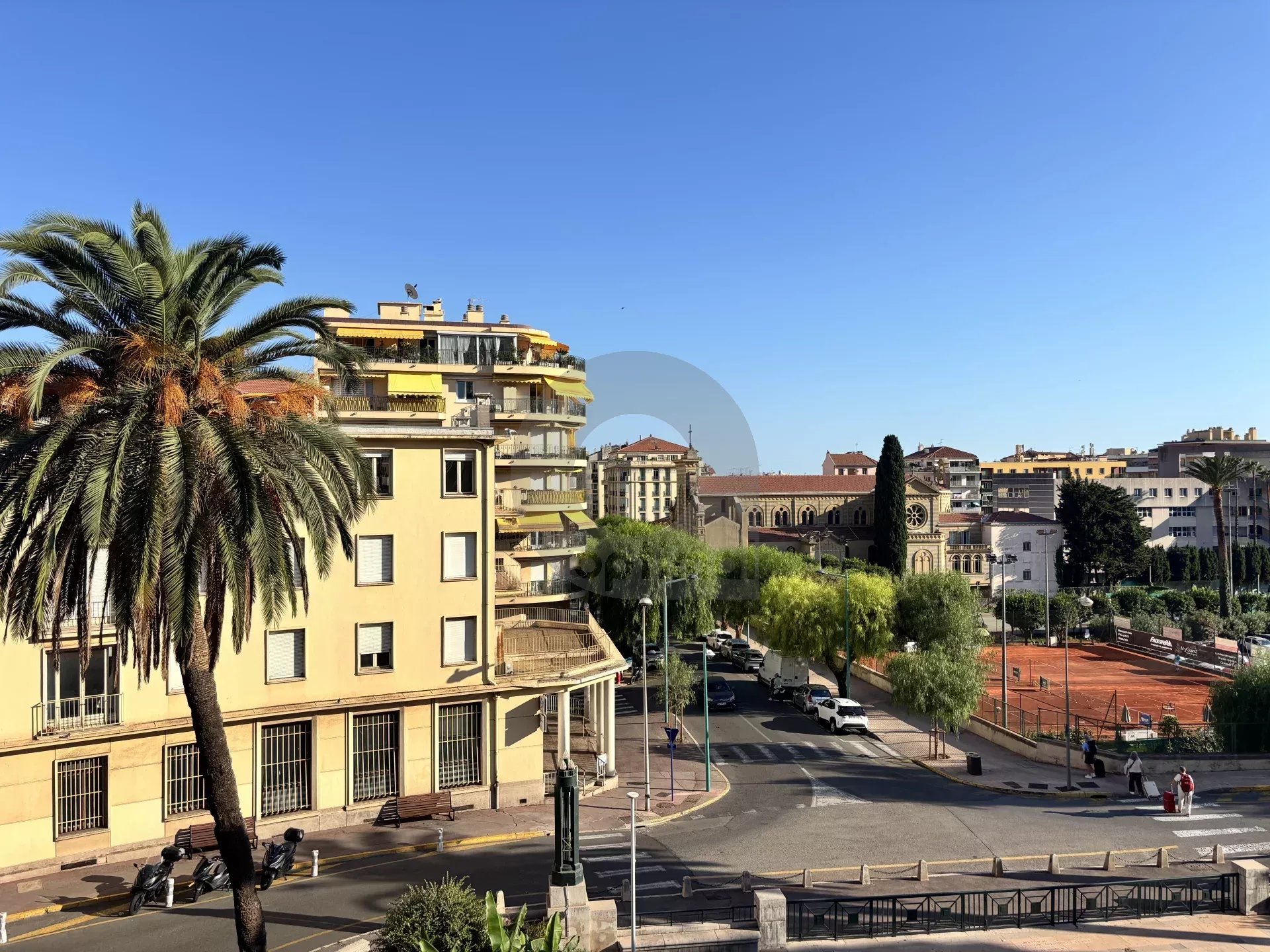 Spacieux 3 pièces plein centre MENTON