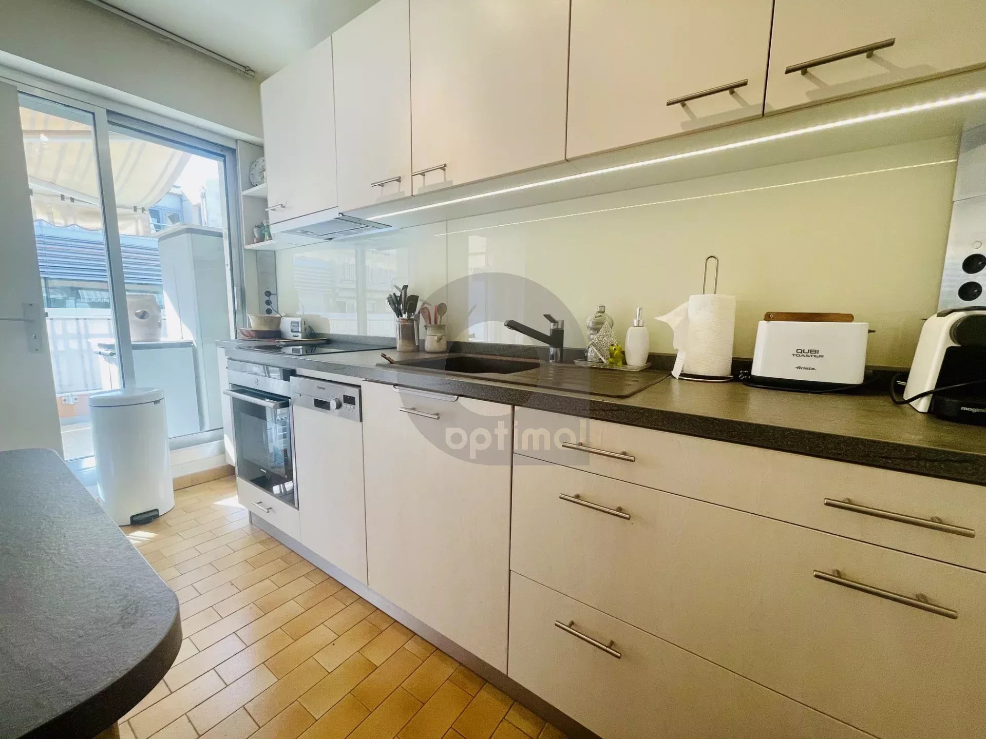 SUPERBE STUDIO 43m² – PLEIN CENTRE DE MENTON