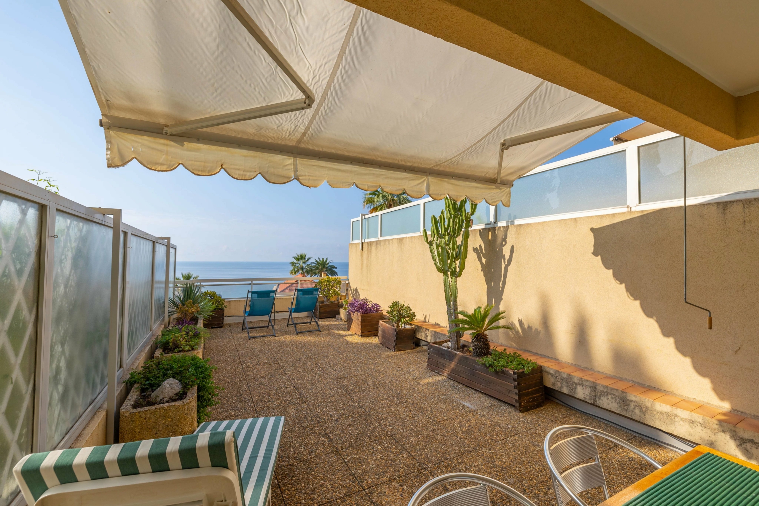 MENTON BOULEVARD DE GARAVAN – GRANDE TERRASSE