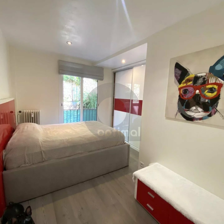 A VENDRE – MENTON CAREÏ – BEAU 3P AVEC CAVE EN BON ETAT TRAVERSANT BALCON TERRASSE ET JARDIN
