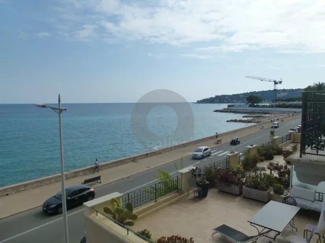 A LOUER STUDIO FRONT DE MER AVEC TERRASSE ET CAVE
