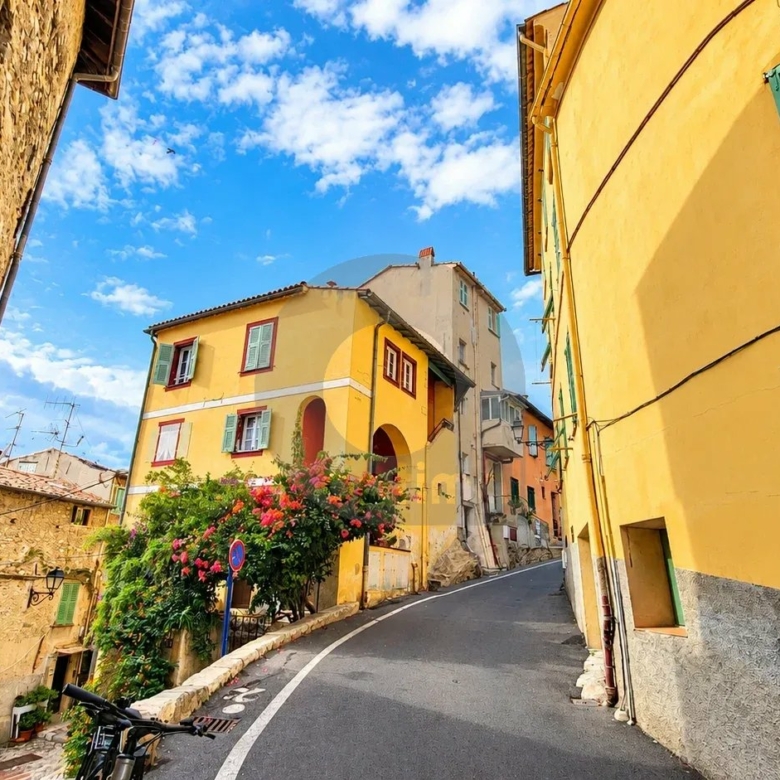 Menton vieille ville – 2 Pièces – Beaucoup de charme
