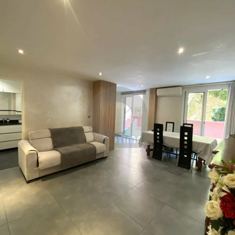 A VENDRE – MENTON CAREÏ – BEAU 3P AVEC CAVE EN BON ETAT TRAVERSANT BALCON TERRASSE ET JARDIN