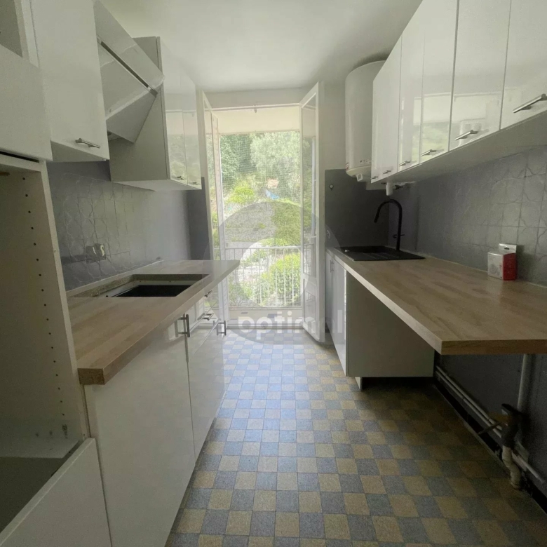 3P 60.43m2 traversant avec cave et parking