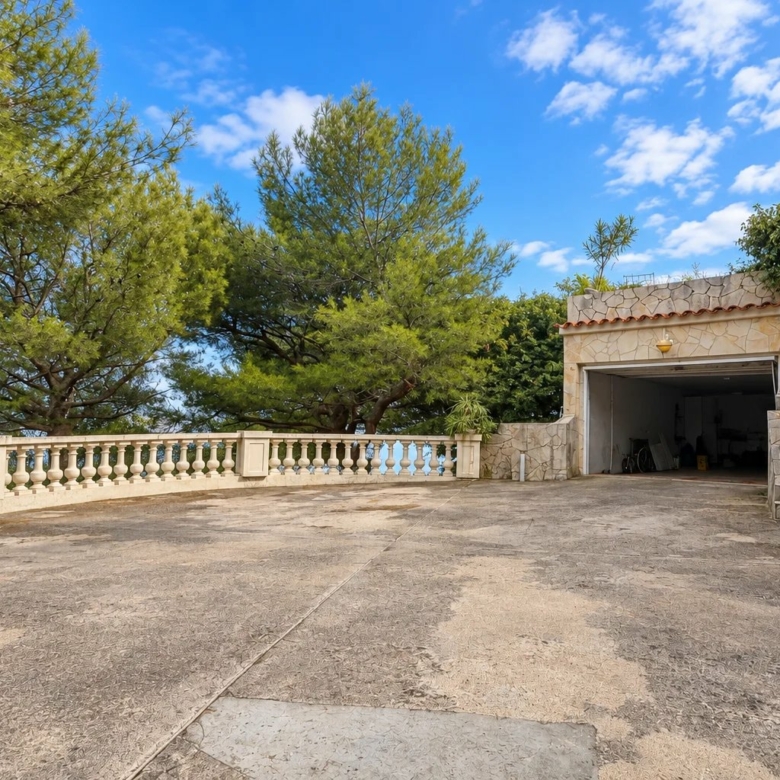 SAINTE-AGNÈS – SPACIEUSE VILLA AVEC VUE MER, PISCINE CHAUFFÉE ET DÉPENDANCE