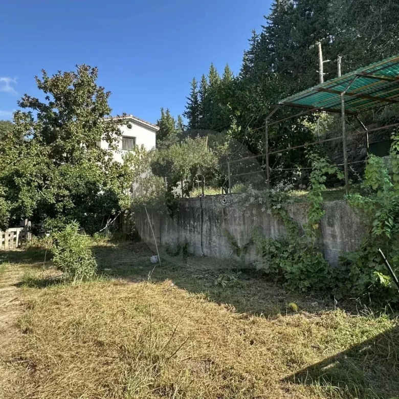 Menton – Cabrolles : Rare! Grande propriété avec magnifique terrain  – Vue dégagée – Accès direct