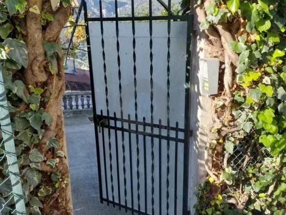 CASTELLAR : A LOUER 3P MEUBLE AVEC JARDIN