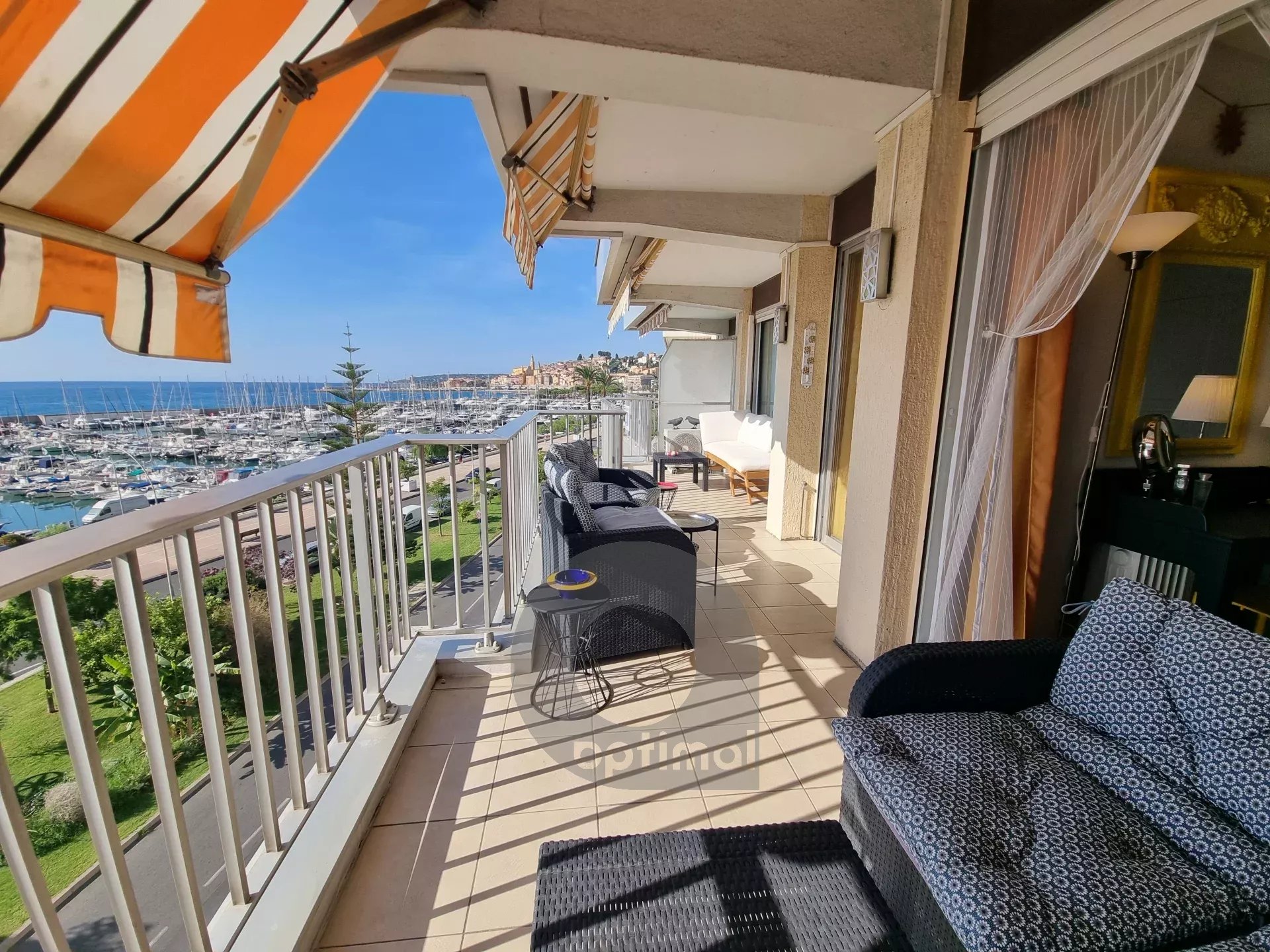 Menton Garavan, 2 p + terrasse + garage front de mer