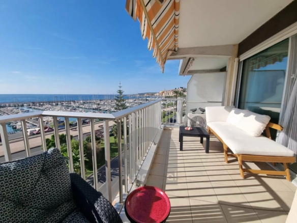 Menton Garavan, 2 p + terrasse + garage front de mer