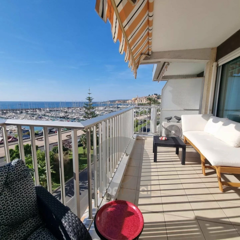 Menton Garavan, 2 p + terrasse + garage front de mer