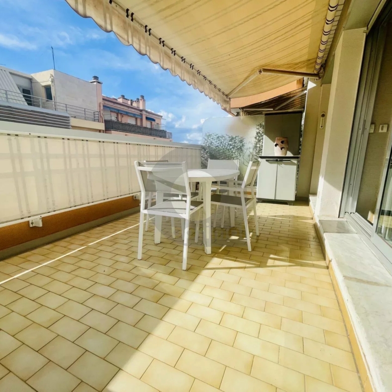 SUPERBE STUDIO 43m² – PLEIN CENTRE DE MENTON