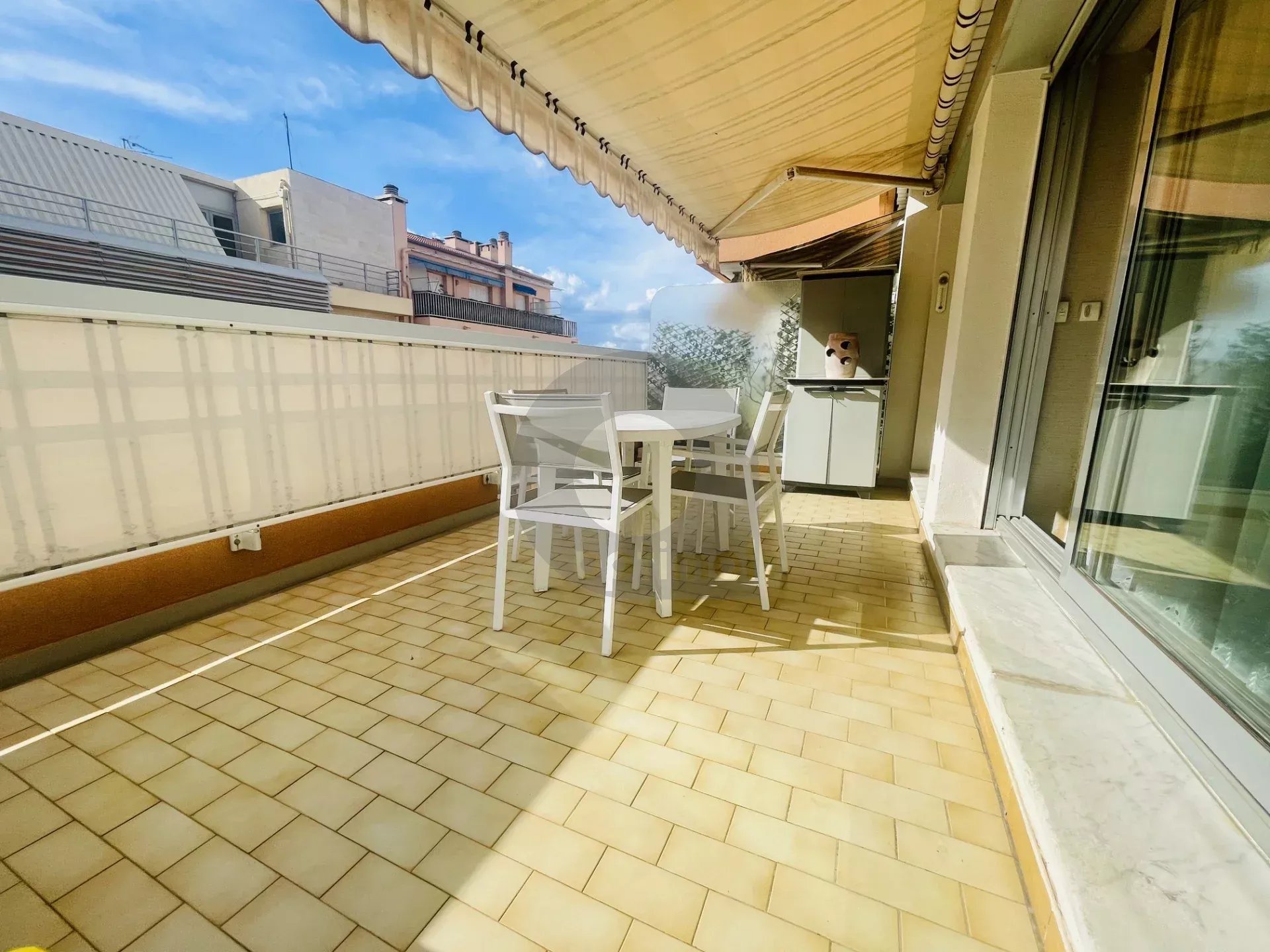 SUPERBE STUDIO 43m² – PLEIN CENTRE DE MENTON