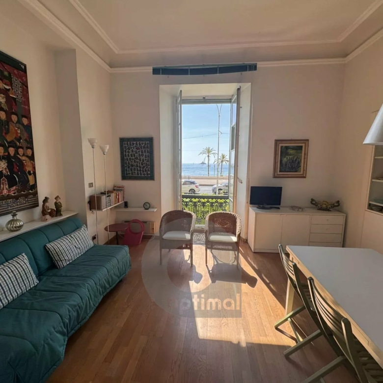 Appartement face à la mer à Menton